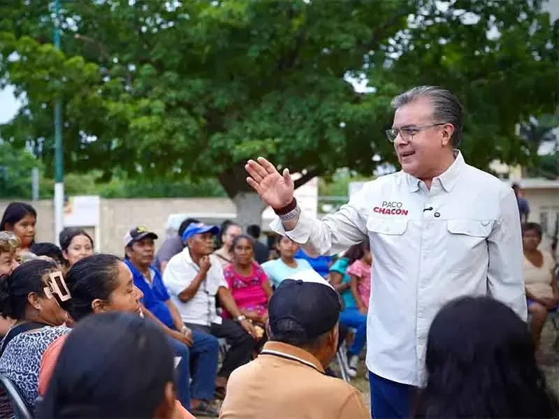 El secretario del Humanismo se reúne con vecinos para abordar sus necesidades y mejorar la calidad de vida en la comunidad.