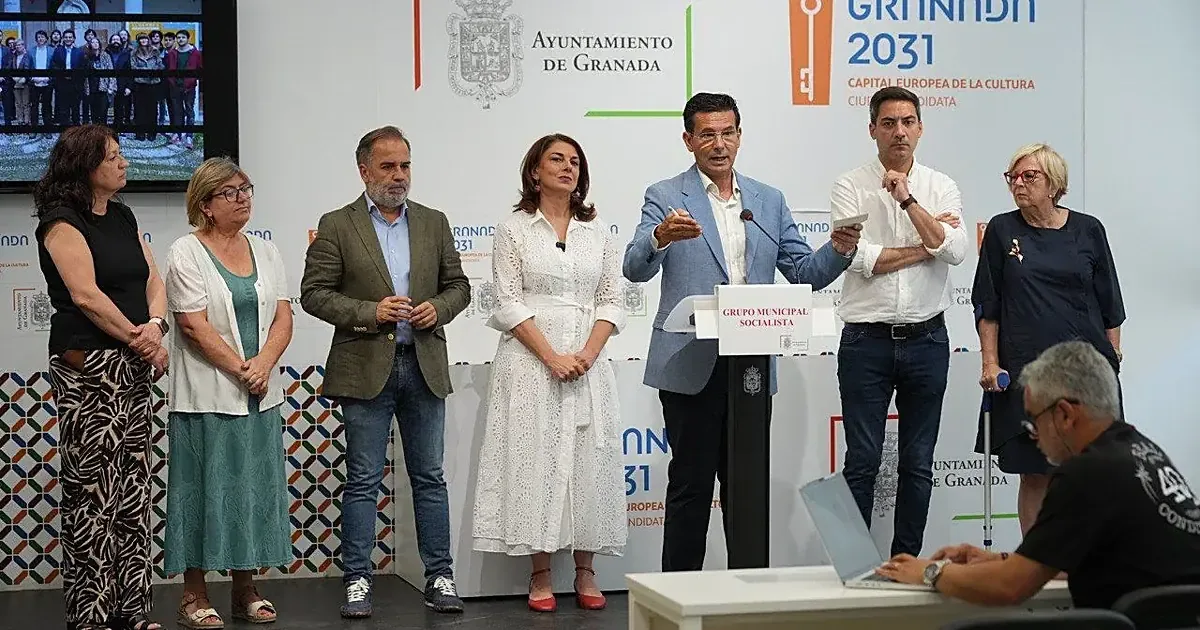 El exalcalde de Granada inicia una nueva etapa en el Parlamento de Andalucía.