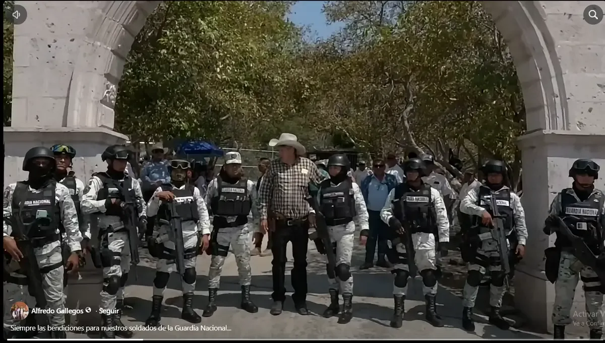 Alfredo Gallegos, conocido como Padre Pistolas, incita a la Guardia Nacional a actuar con fuerza en su labor.