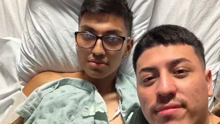 La emotiva historia de un joven que espera abrazar a sus padres en Durango.