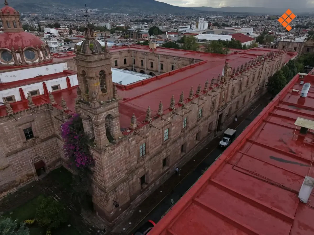 Este emblemático inmueble refleja la rica herencia cultural y arquitectónica de Morelia.