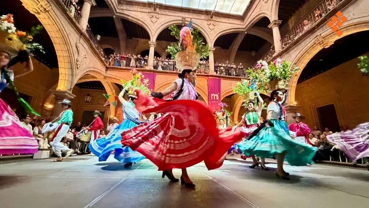 El evento reunió a más de 50 artistas en un vibrante homenaje a la cultura oaxaqueña.