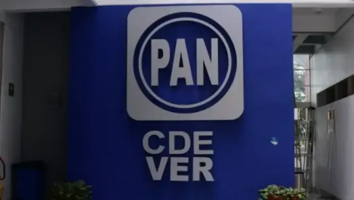 Ana Cristina Ledezma, nueva presidenta del PAN en Veracruz, descarta alianza con Morena y destaca la necesidad de fortalecer la organización del partido.