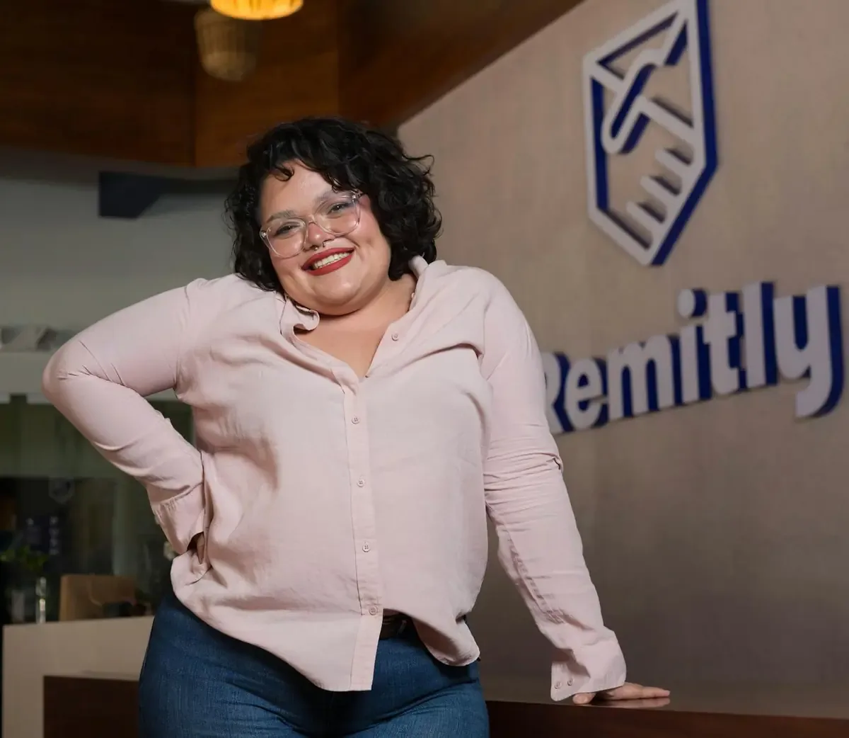 El partido sostiene que la senadora de Morena incurre en un delito electoral.