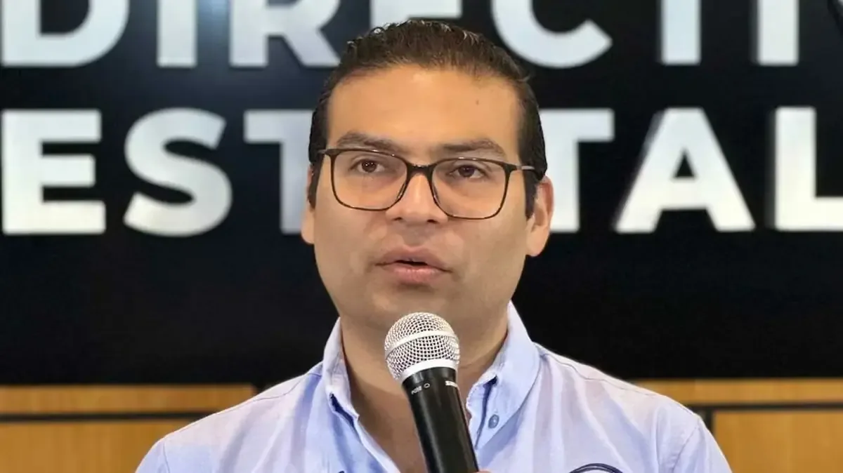 La definición del nuevo coordinador estatal del PAN en Querétaro sigue sin oficializarse, afectada por influencias políticas internas.
