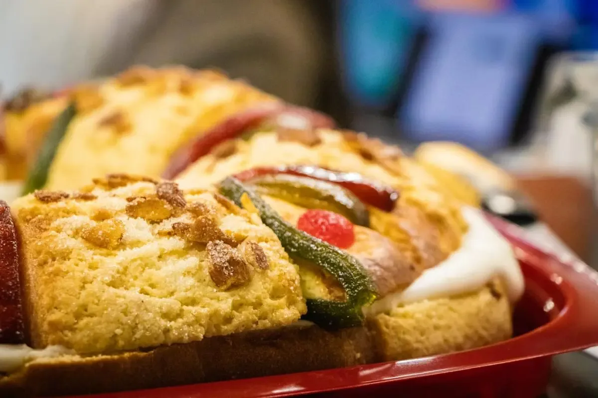 Panaderos de Aguascalientes celebran las ventas récord de roscas de reyes.