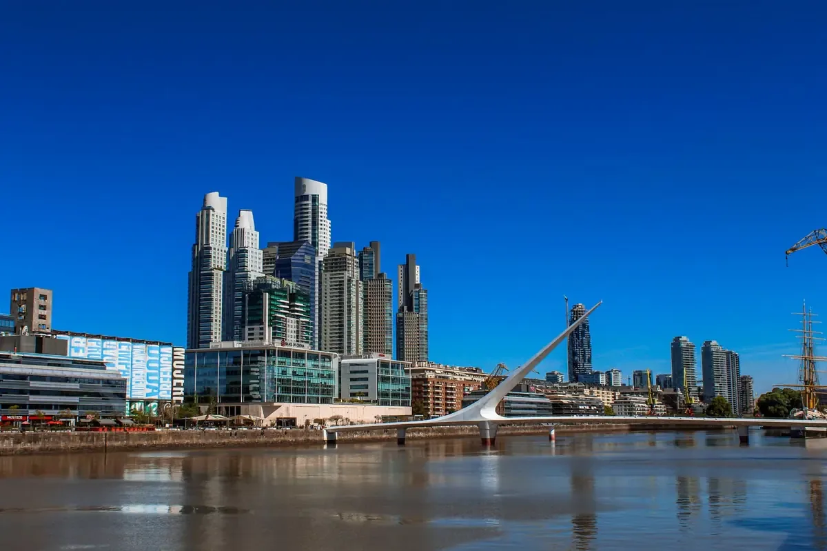 El pontífice prevé continuar su agenda con visita a Argentina en noviembre.