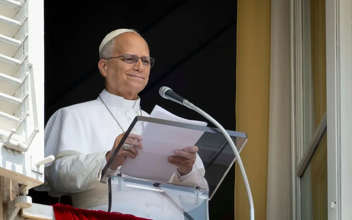 La reflexión del Papa destaca la importancia del amor mutuo y la corrección fraterna en la comunidad cristiana.