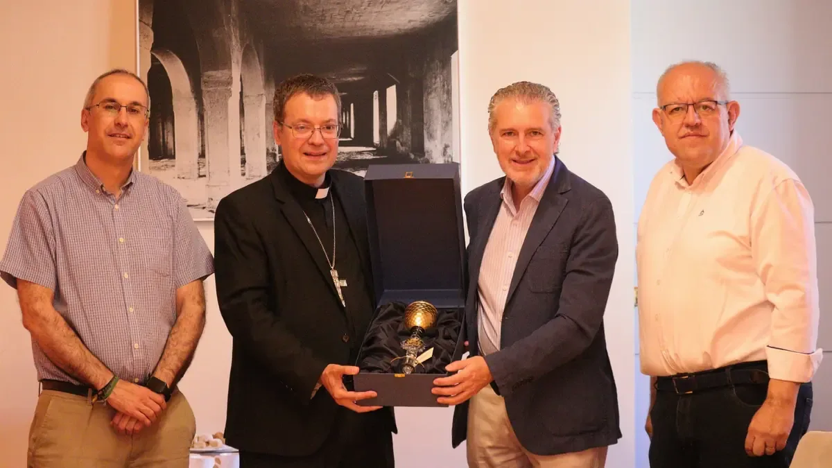 Un cáliz único, fruto de una compleja manufactura, se entregará al papa en su visita a España.