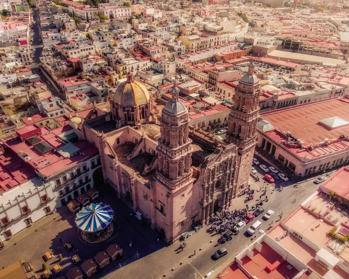 Un acto heroico en Zacatecas destaca la valentía de un paramédico ante una emergencia.