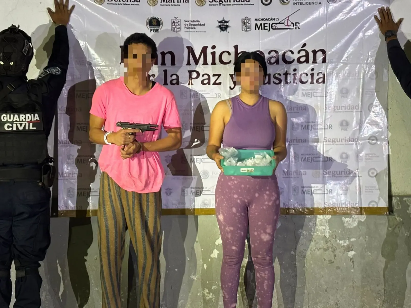 Pareja detenida en Uruapan con drogas y pistola durante un operativo policial.