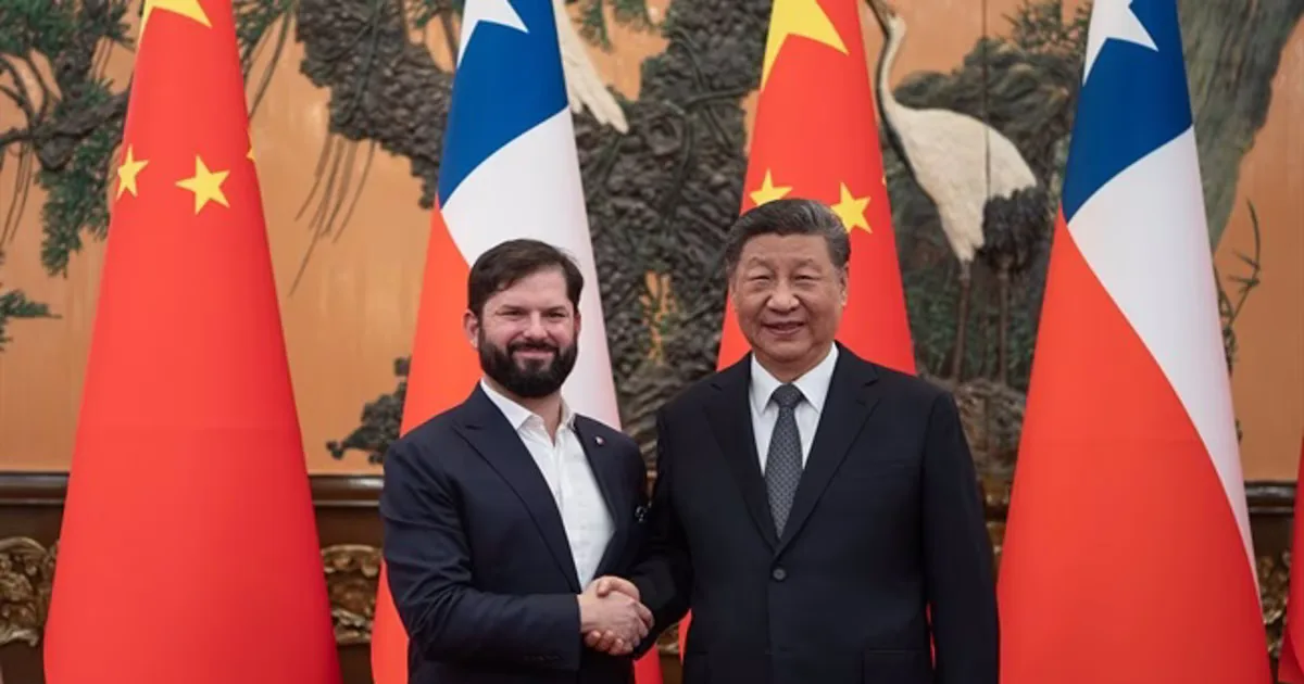 Parlamentarios chilenos discuten el futuro del cable submarino Chile-China.
