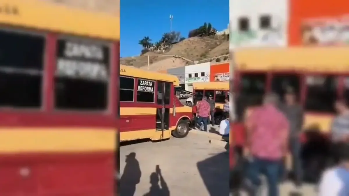 Choferes suspenden servicio por condiciones inseguras en vialidades alternas.
