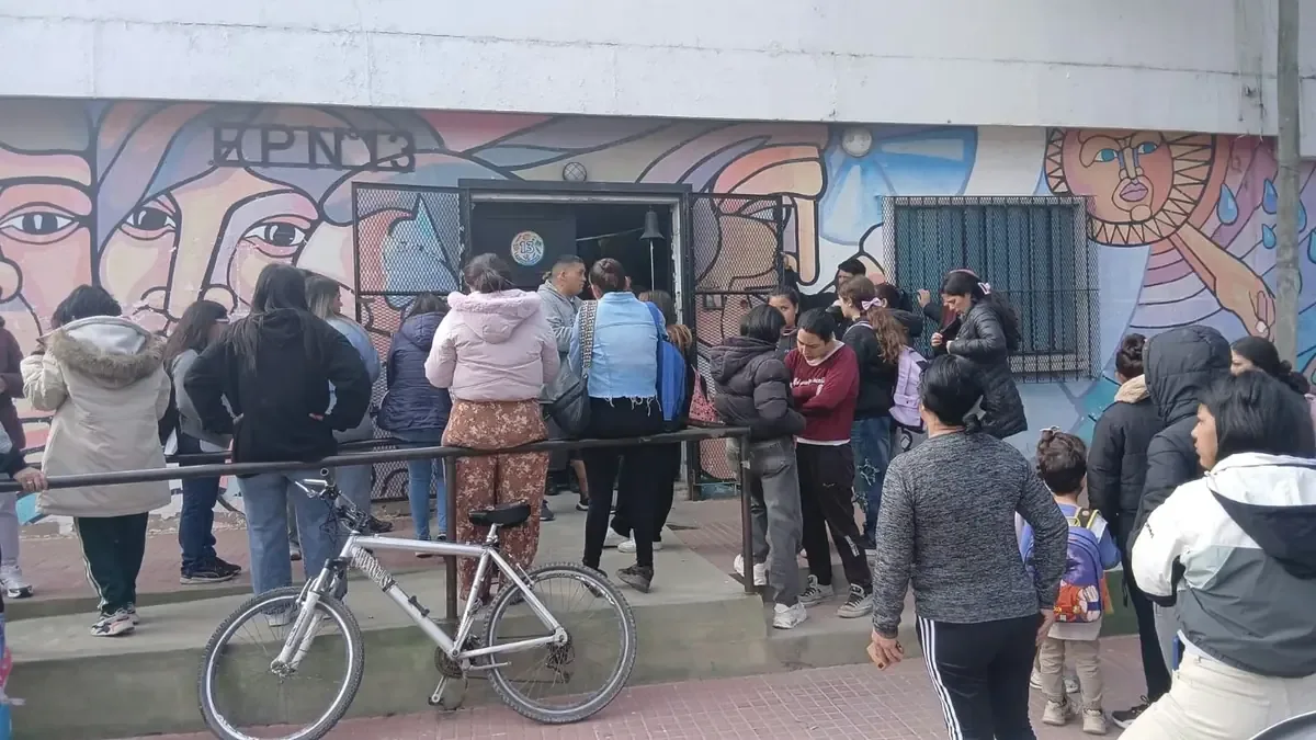 La violencia contra docentes en Buenos Aires recrudece las demandas de protección y atención a la educación.