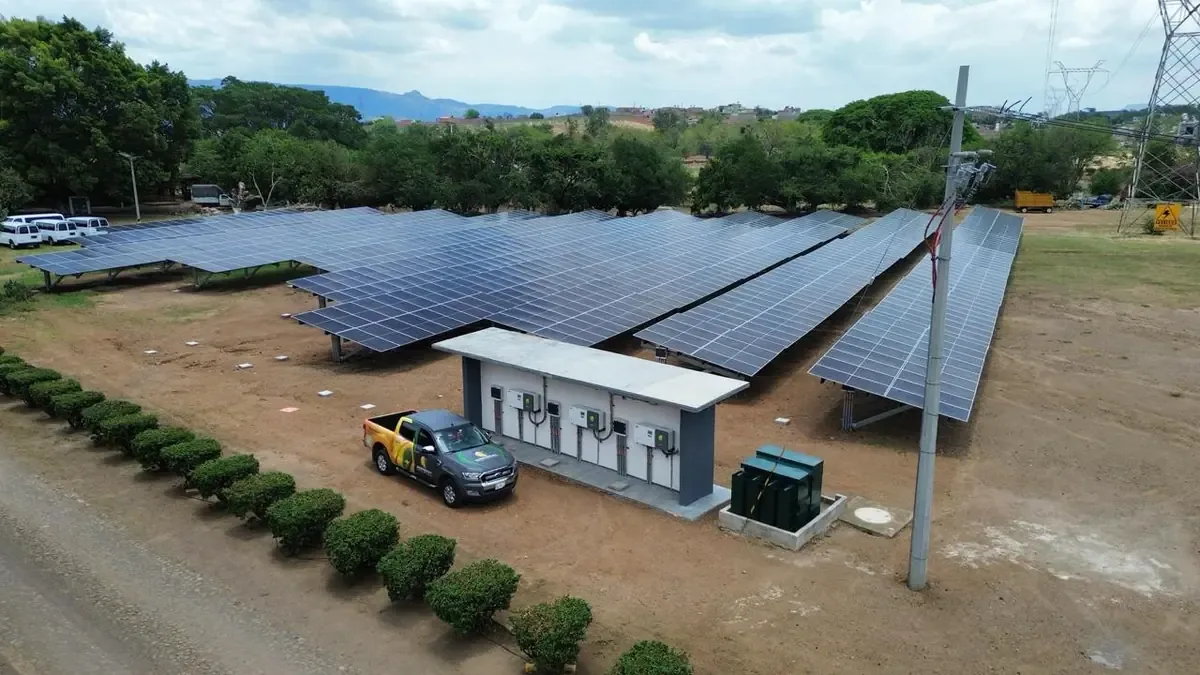 La transición hacia energías renovables es clave para la competitividad de los parques industriales en México.
