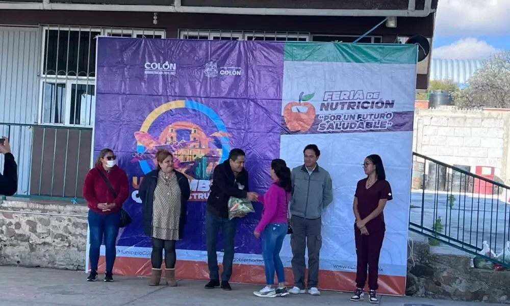 Participación de amas de casa en la Feria de Nutrición de Ejido Patria.