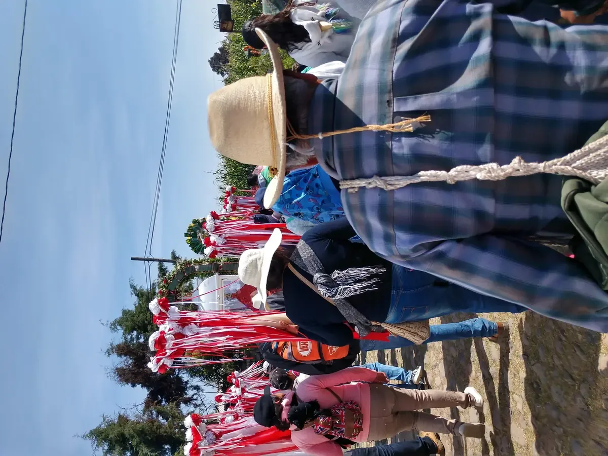 Autoridades y 70 instituciones se suman a la ruta tradicional de los fieles católicos hacia la basílica.