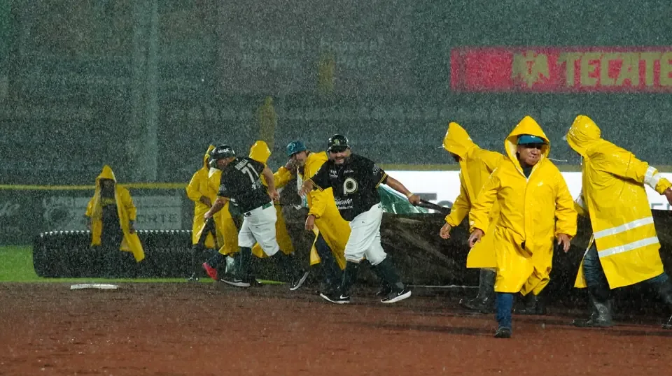 El clima ha afectado el inicio de la serie entre ambos equipos en Puebla.