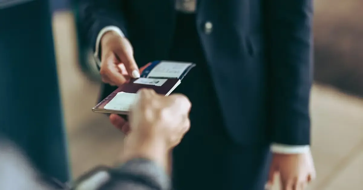 Los turistas deben verificar la validez de su pasaporte antes de viajar.