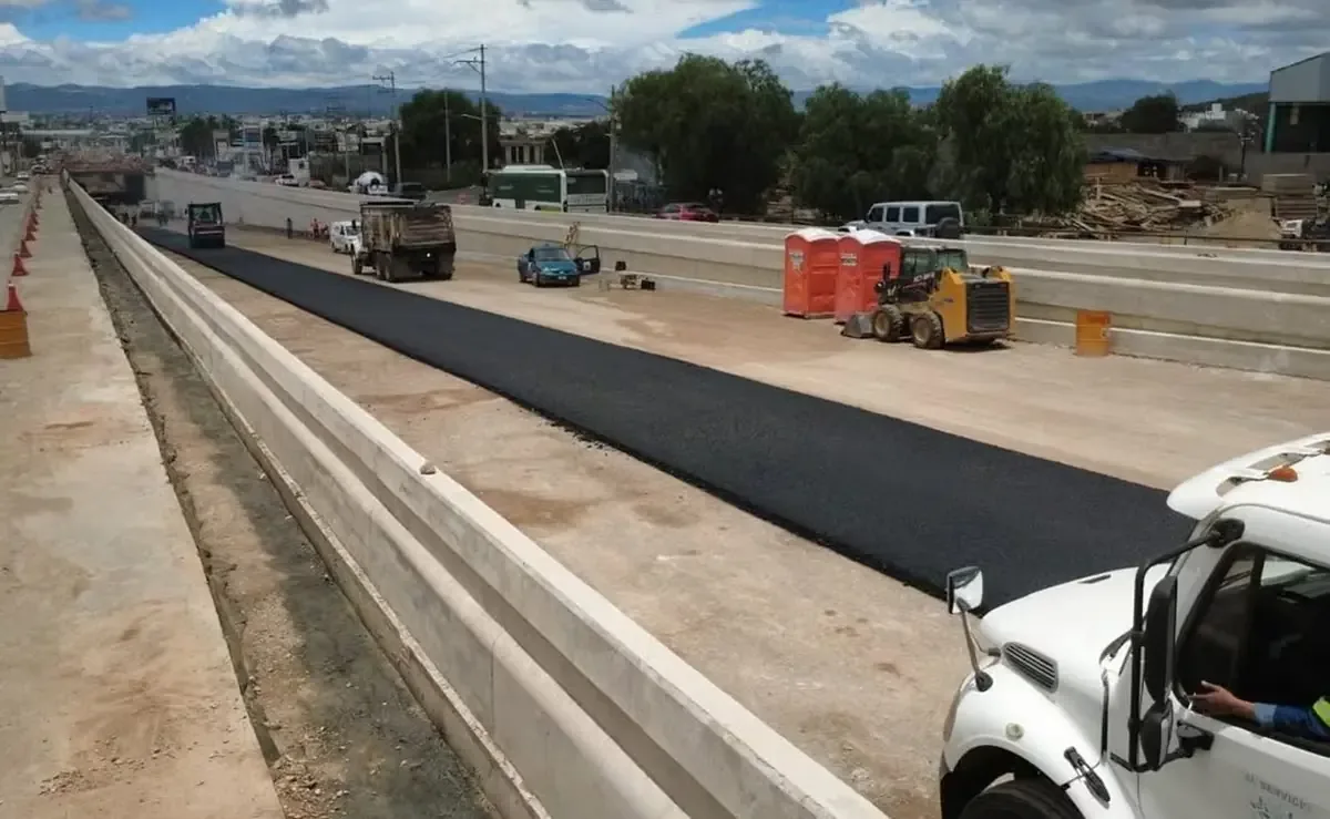 La obra se completará antes de la Feria Nacional Potosina y evita inundaciones.