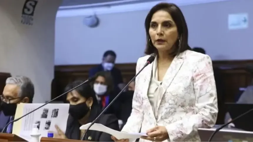 La congresista hace un llamado a la calma ante declaraciones prematuras del candidato presidencial tras la segunda vuelta electoral.