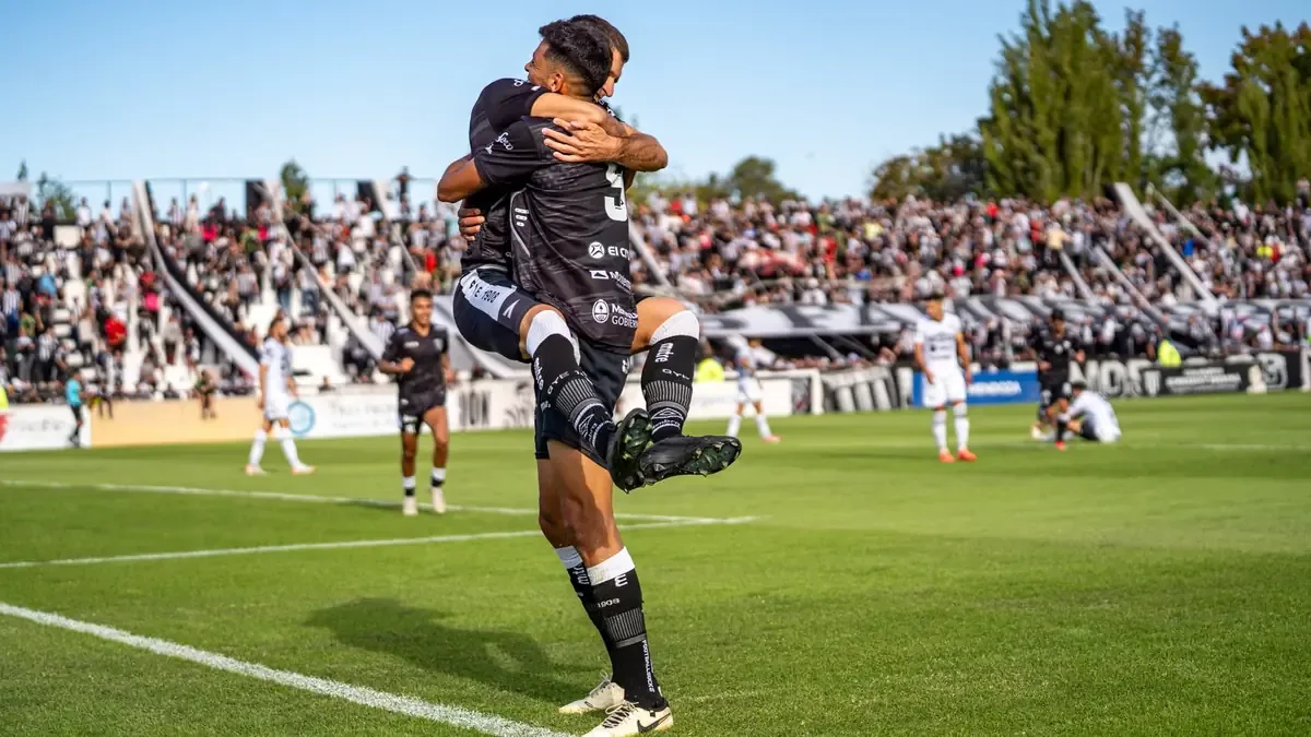 Los Patriotas brillaron con un mariscal destacado y ofensiva contundente.
