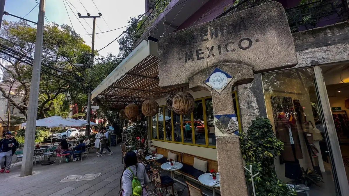 Patrullas de la SSC aumentando vigilancia en negocios de la Condesa.