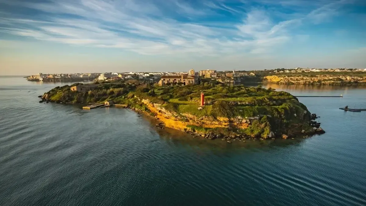 La nueva inversión de Paulson busca transformar el mercado inmobiliario en Menorca, impulsando la oferta habitacional.