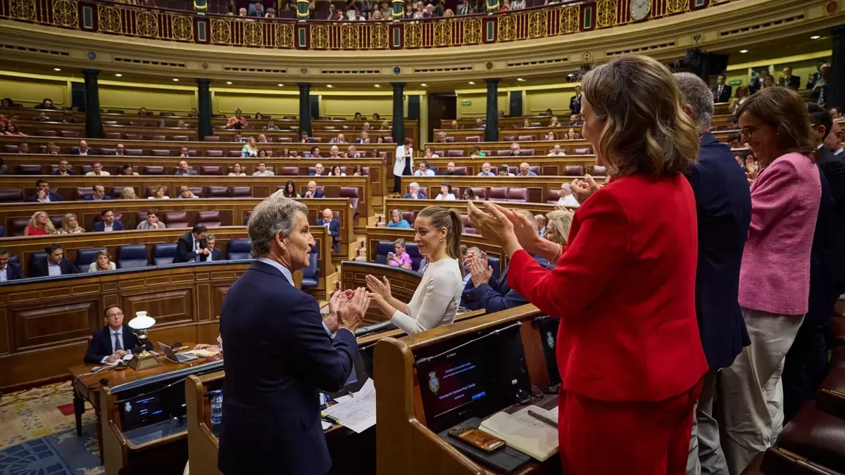 El presidente del Gobierno centra su crítica en el líder del PP en un contexto de escándalos.