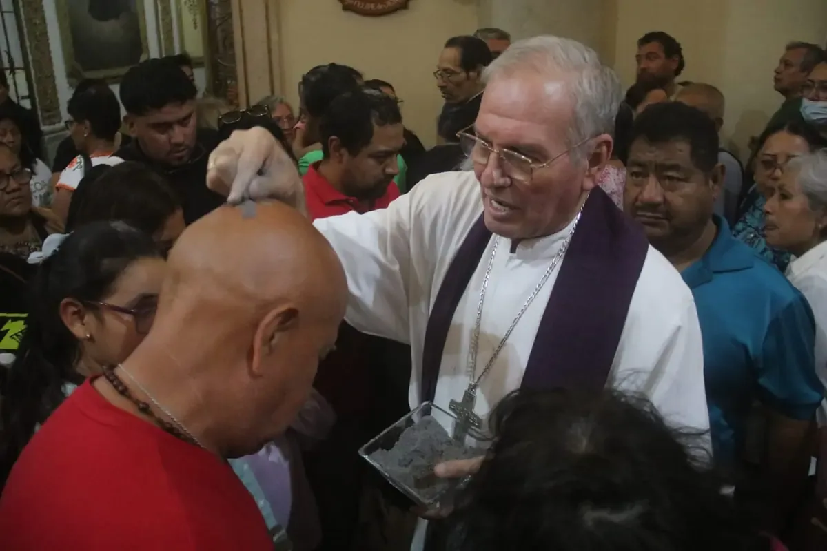 Pedro Vázquez Villalobos insta a los católicos a profundizar su fe más allá de la ceniza.