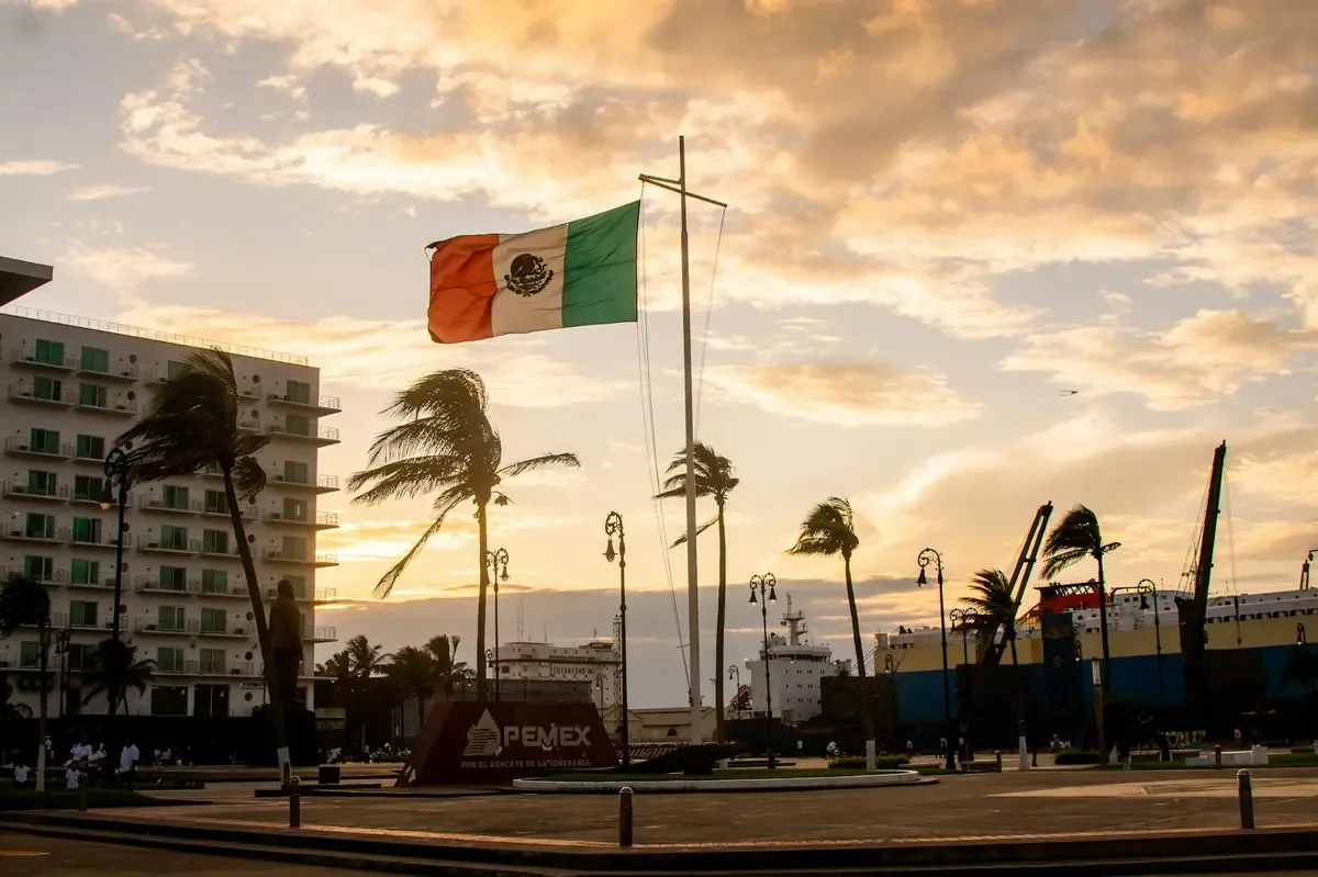 La situación crítica de Pemex podría afectar la economía y la soberanía energética de México.