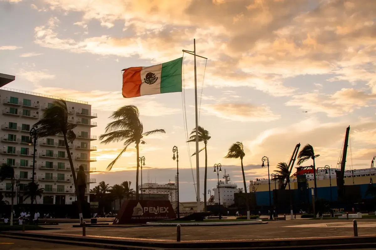 La empresa estatal activó protocolos para hacer frente a un derrame de hidrocarburo en el mar.