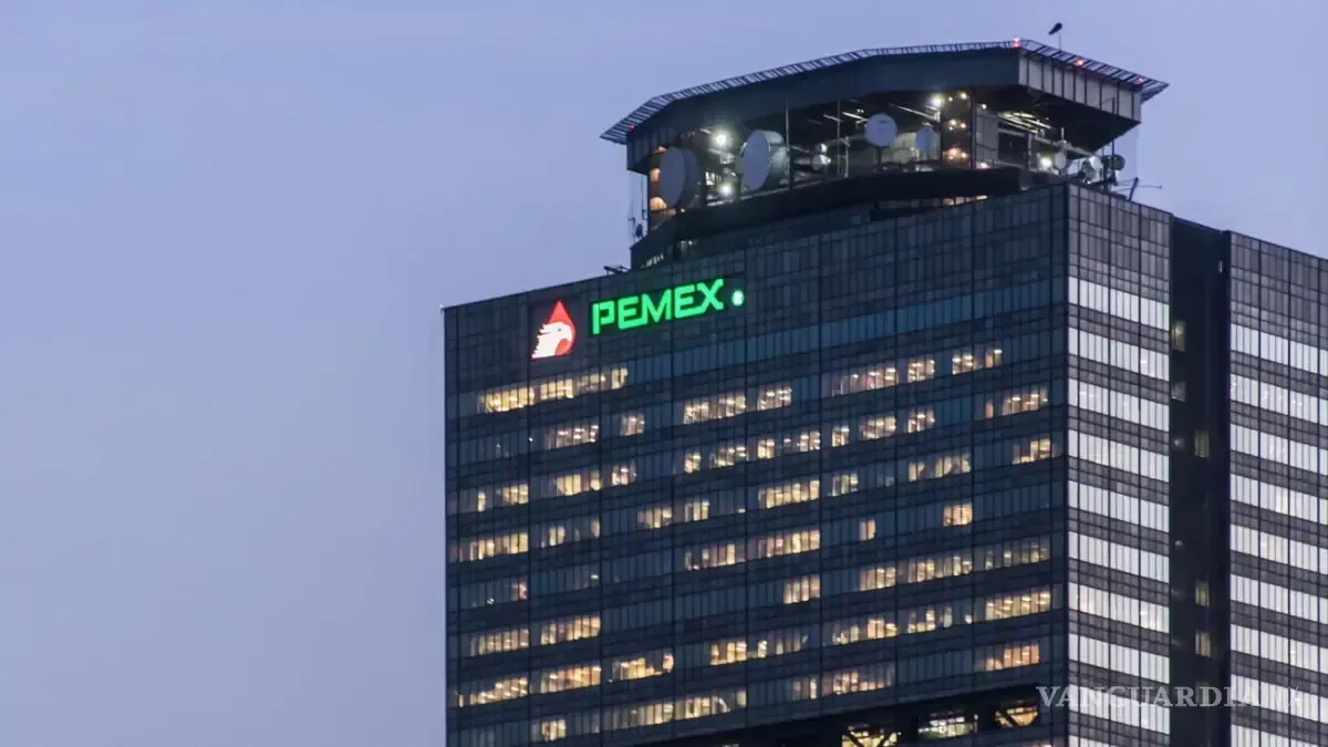 La empresa estatal Pemex enfrenta severas críticas por presuntas corruptelas que manchan su reputación.