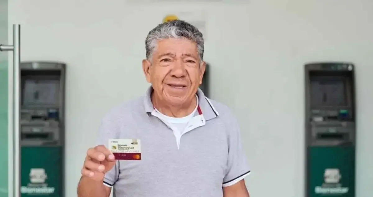 La Pensión Bienestar 2026 distribuye 6,400 pesos para adultos mayores con apellidos D, E y F.