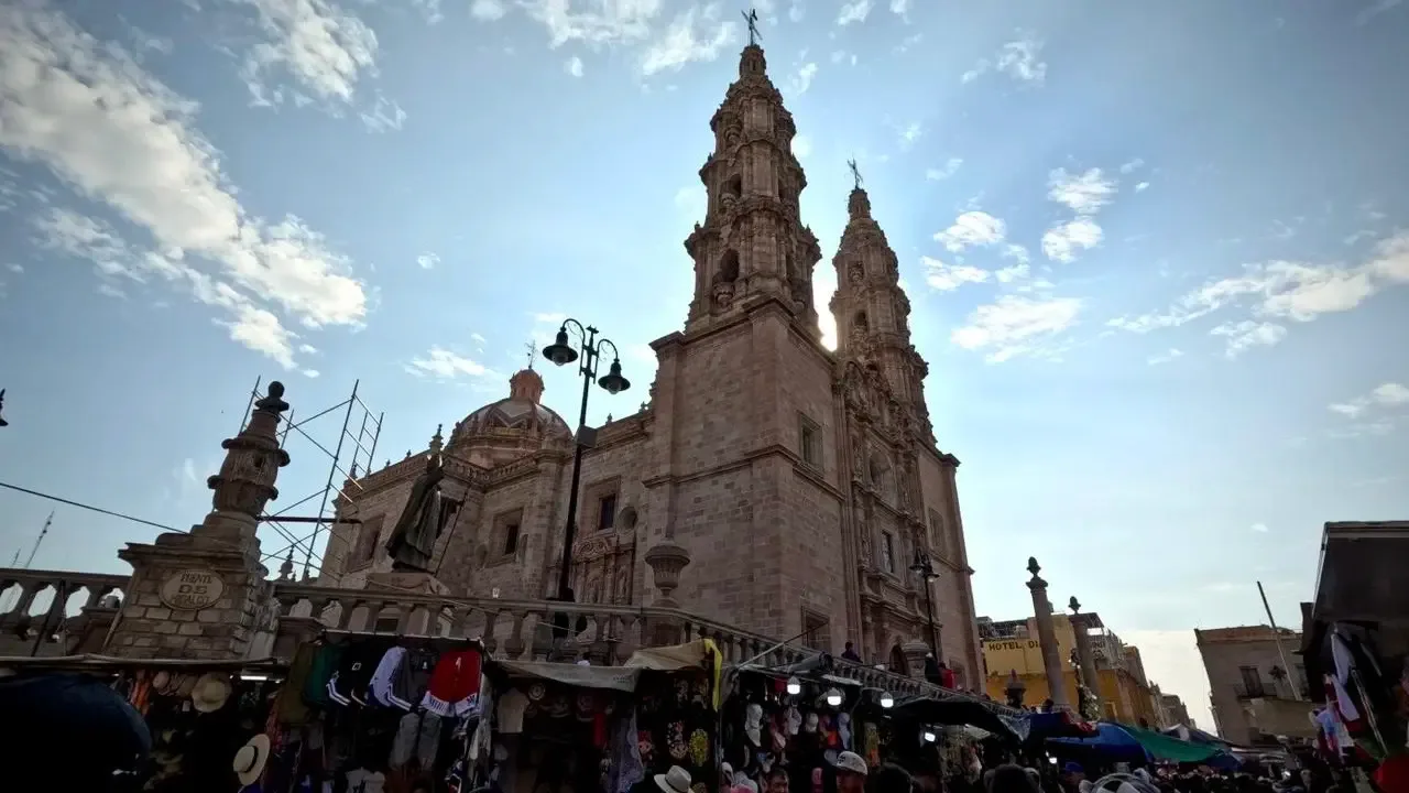 Peregrinos llegan a San Juan de los Lagos durante el Día de la Candelaria en 2026.