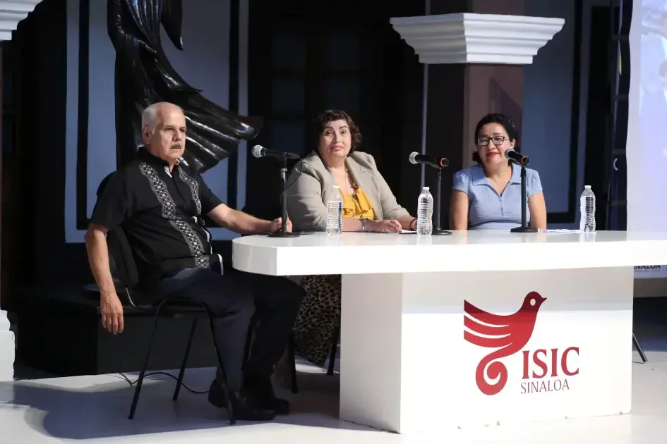 La transformación del periodismo sinaloense fue debatida en un homenaje a figuras clave de la región.
