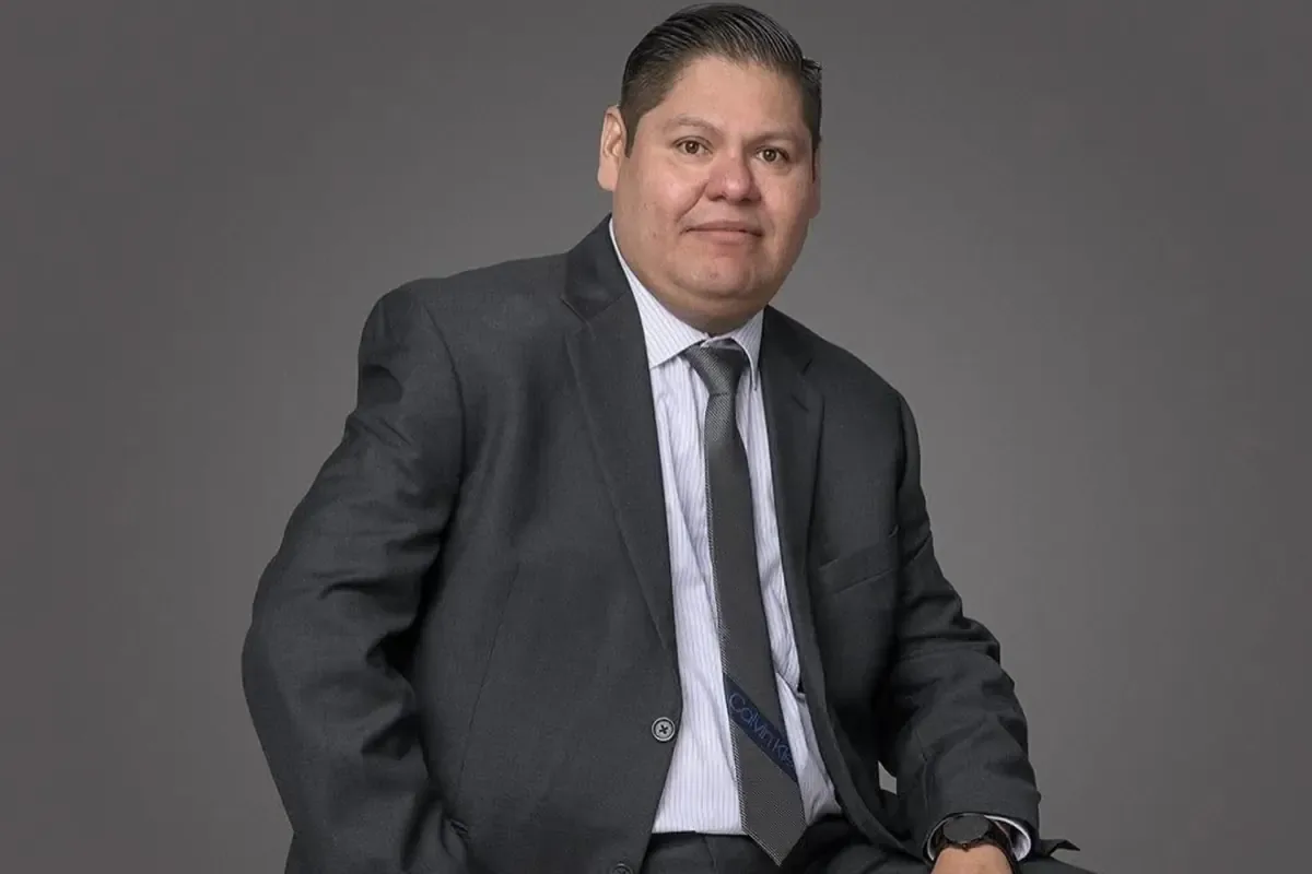 Jesús Marcha destaca la importancia del respaldo a periodistas frente a las dificultades en su labor informativa.