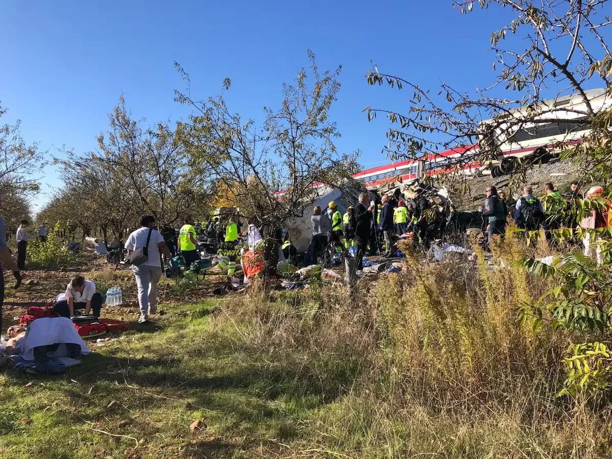 Un periodista aborda el impacto emocional y físico tras un accidente en el tren AVE.
