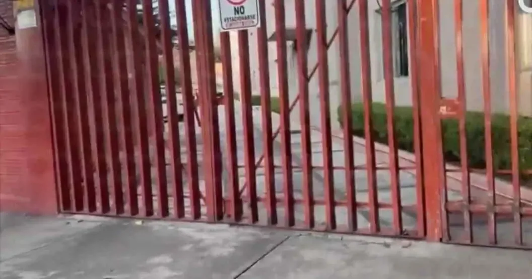 Un trágico incidente ocurrió en un complejo habitacional, donde se investiga la causa de la intoxicación.