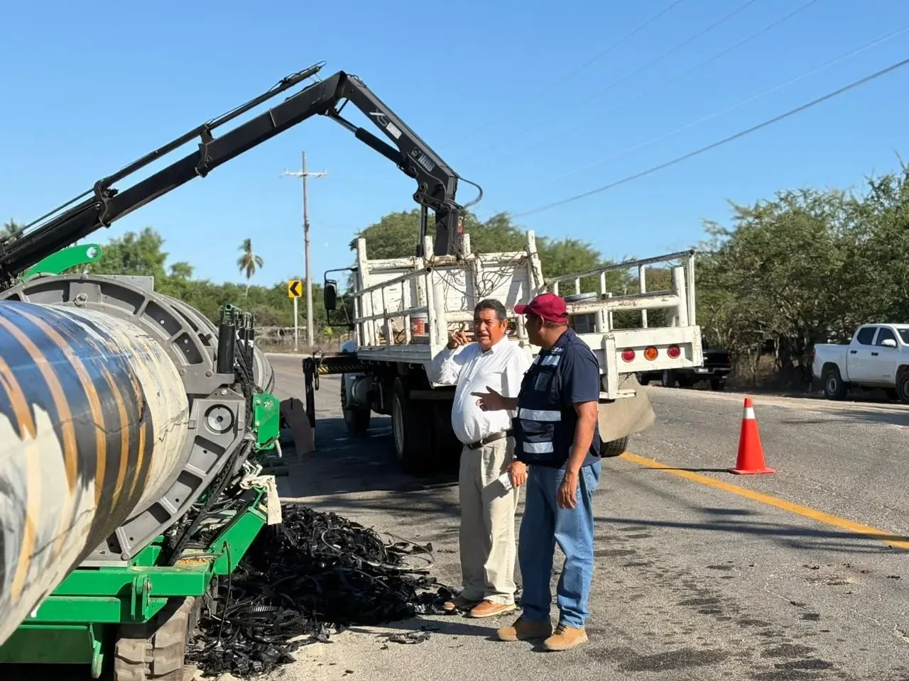 Personal de Capama trabaja en la instalación del bypass en Lomas de Chapultepec.