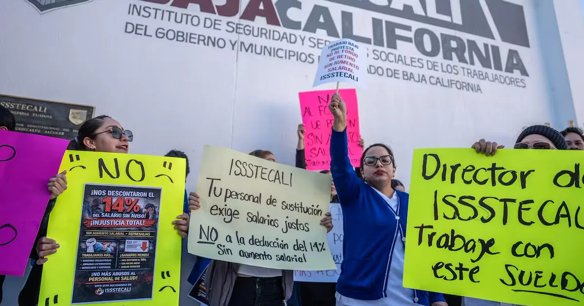 Personal de enfermería del Issstecali El Mirador en Tijuana se manifiesta.