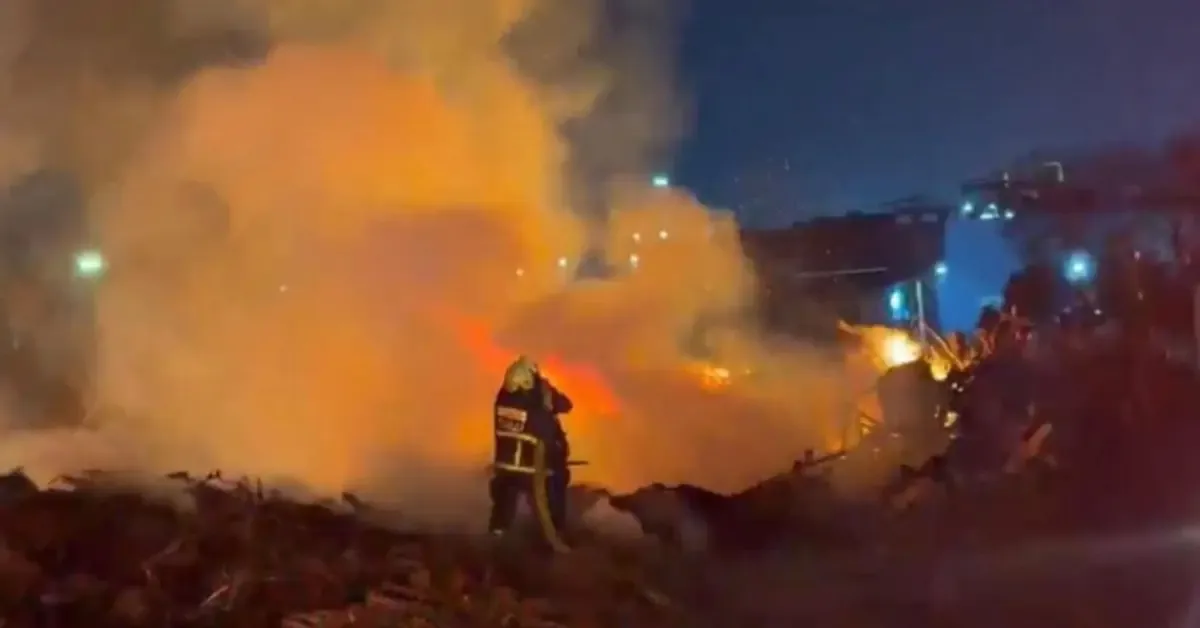 Personal de Protección Civil combate incendios en Cuautitlán Izcalli.