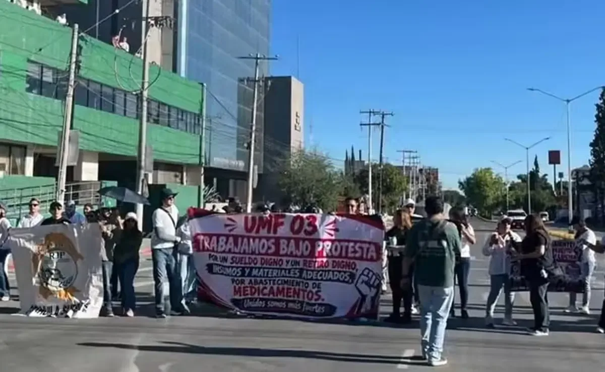 Médicos y trabajadores del sector salud demandan aumento salarial y condiciones dignas.