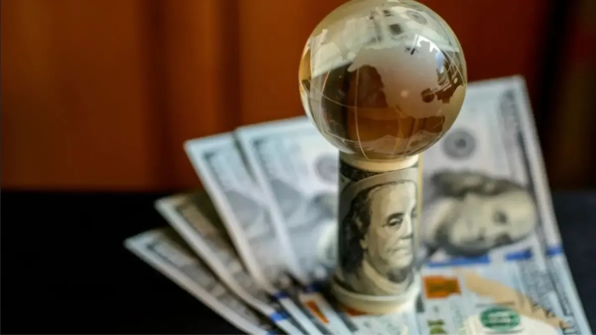 Este aumento en el valor del peso se da en medio de un contexto económico en Estados Unidos que impacta a los mercados.