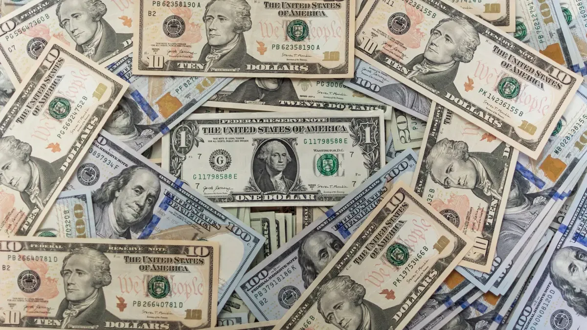 El peso mexicano muestra una leve recuperación, pero aún enfrenta un retroceso semanal significativo.
