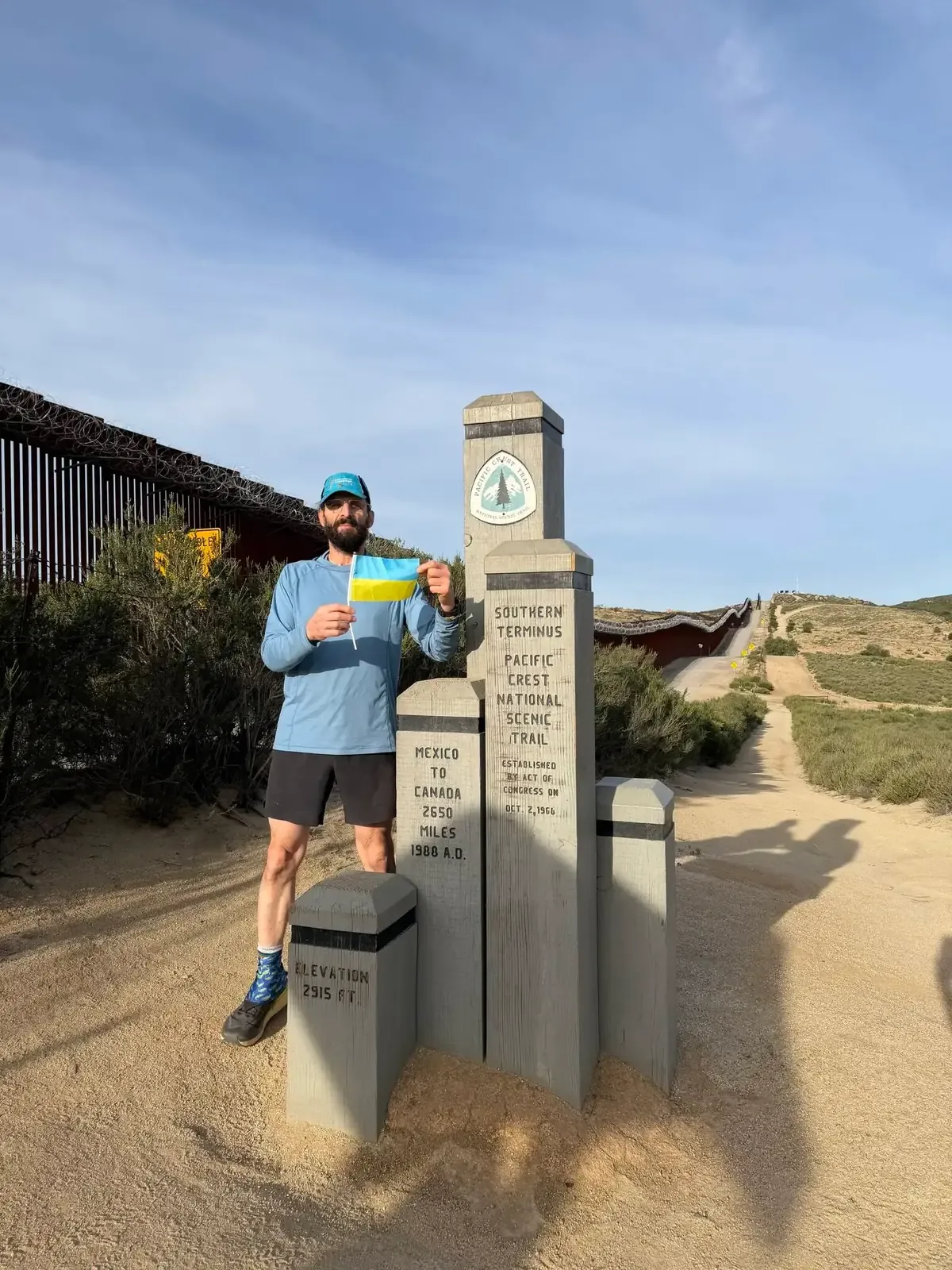 Peter Derksen recorre la Pacific Crest Trail para recaudar fondos y crear conciencia sobre la situación en Ucrania.