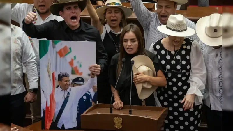 Enfrenta la alcaldesa de Uruapan una investigación por presunto cobro indebido en el Congreso.