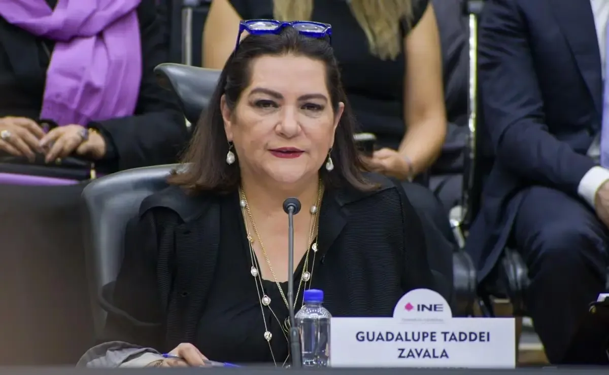 La consejera Taddei defiende su posición en medio de crecientes críticas y acusaciones de corrupción.
