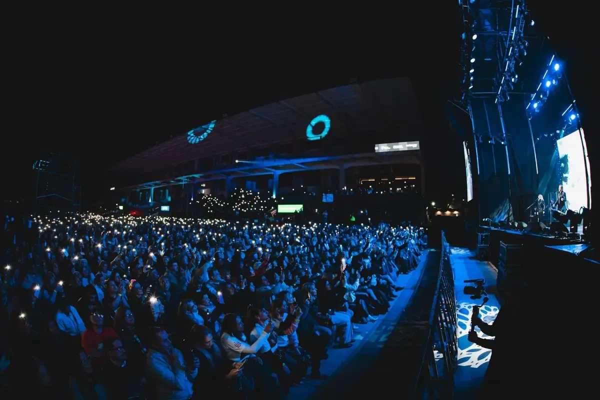 La emblemática dupla de la música argentina deleitó a su público con más de cuarenta años de éxitos.