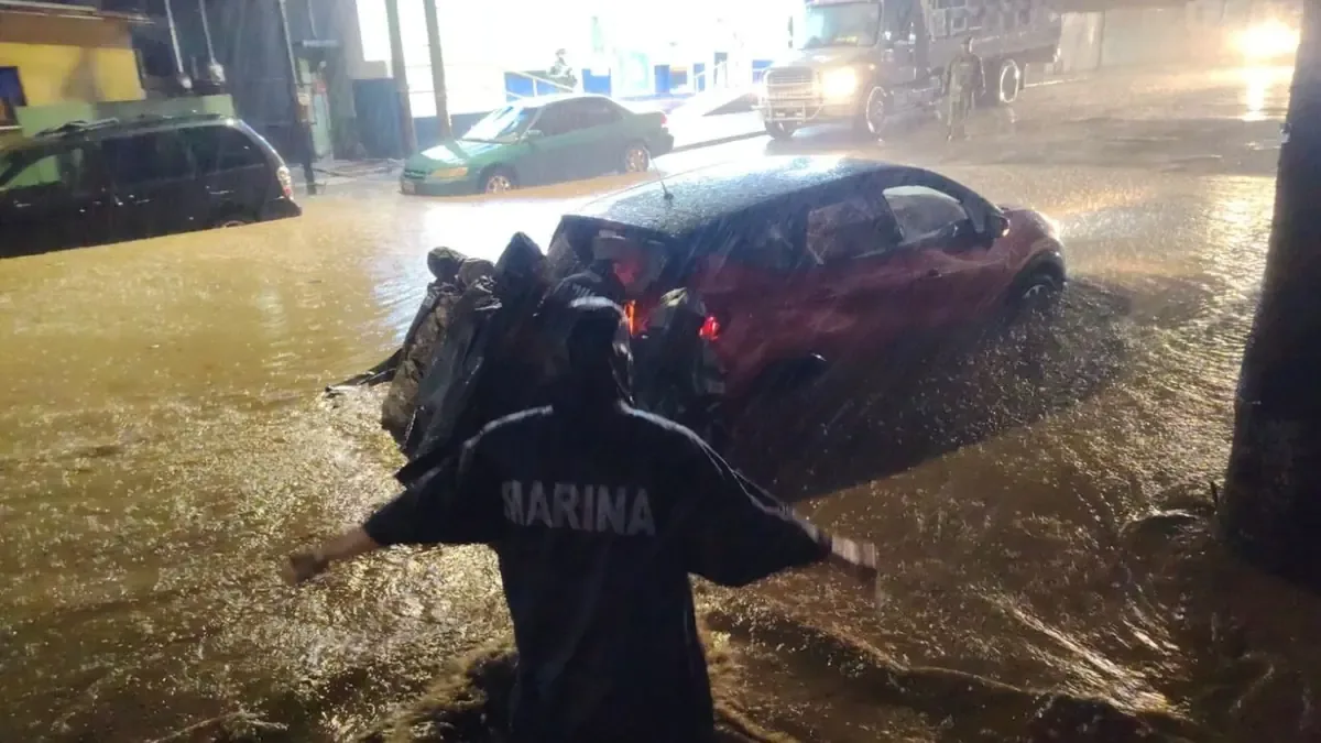 La activación del Plan Marina busca mitigar los efectos del huracán Simón en la costa pacífica.